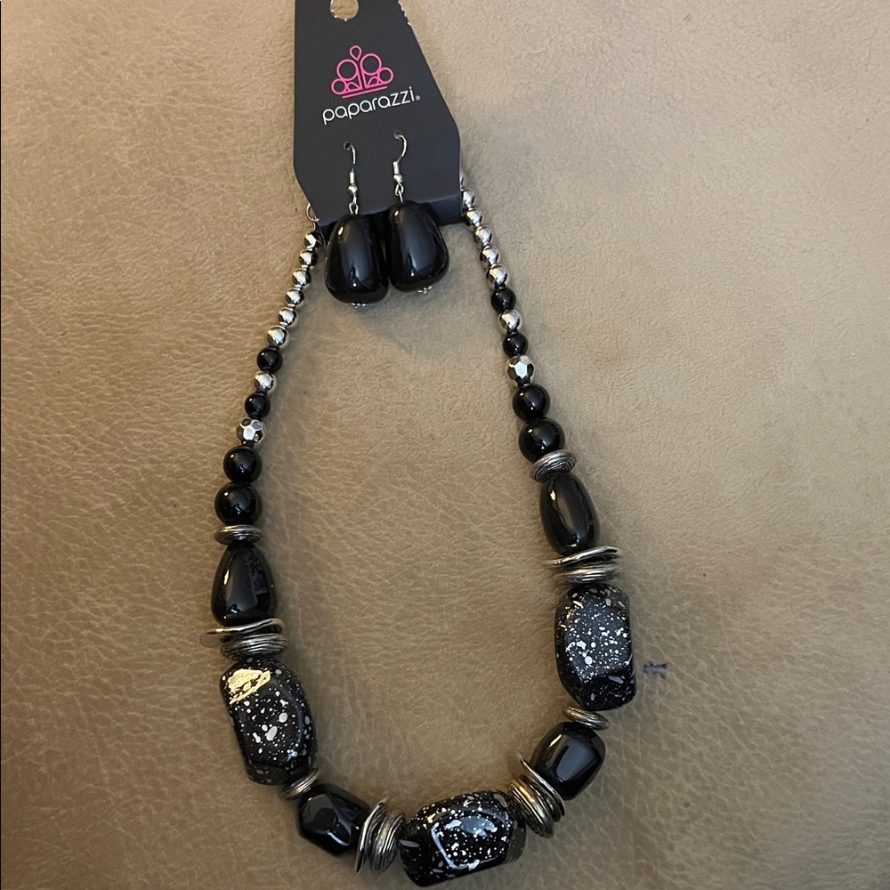 Paparazzi Vintage Black & White Chunky Beads Necklace Earrings 20” inch New